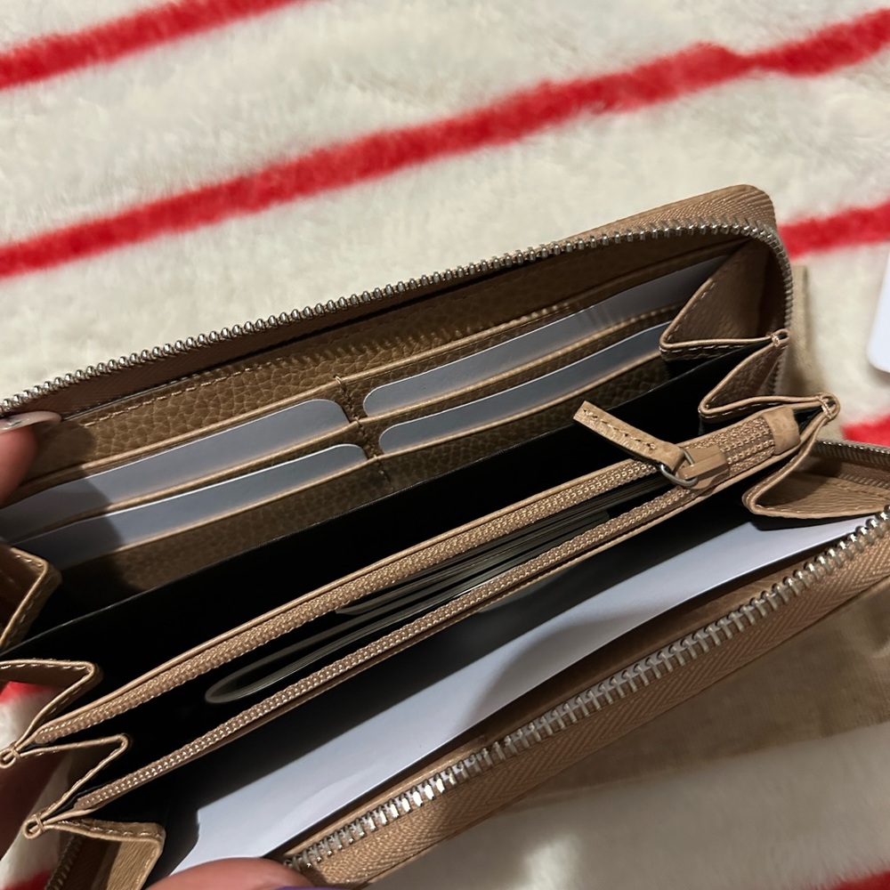 Gucci Beige Leather Wallet - Picture 7 of 13